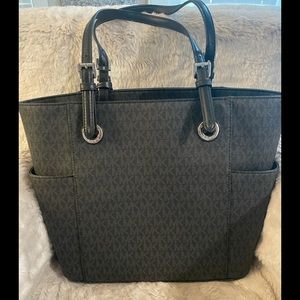 Michael Kors Jet Set Travel Signature Tote